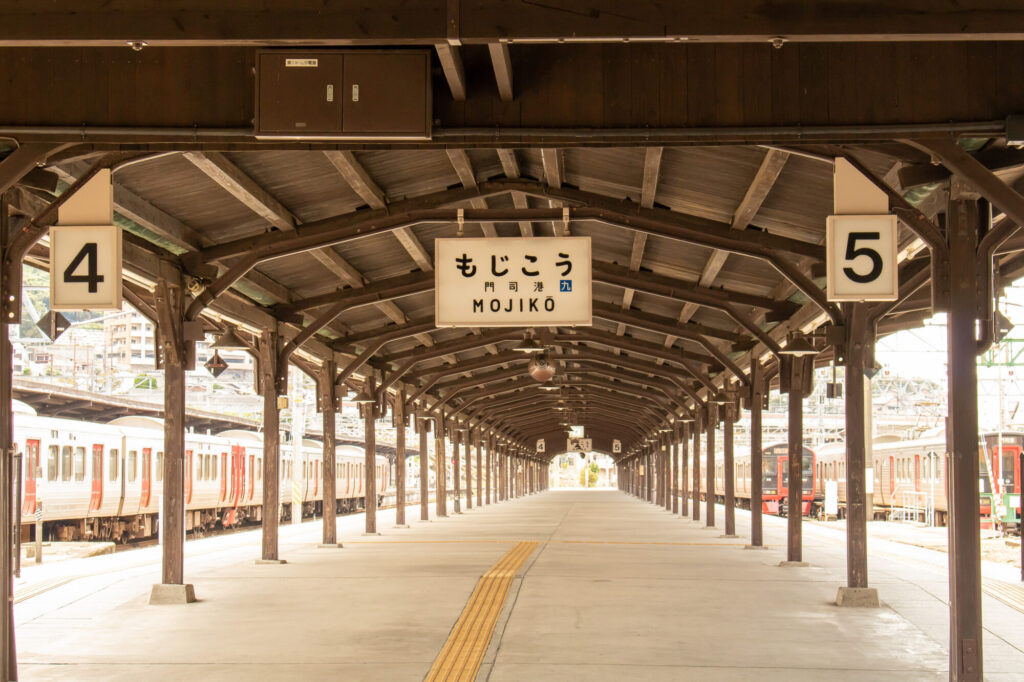 mojiko_station_platform